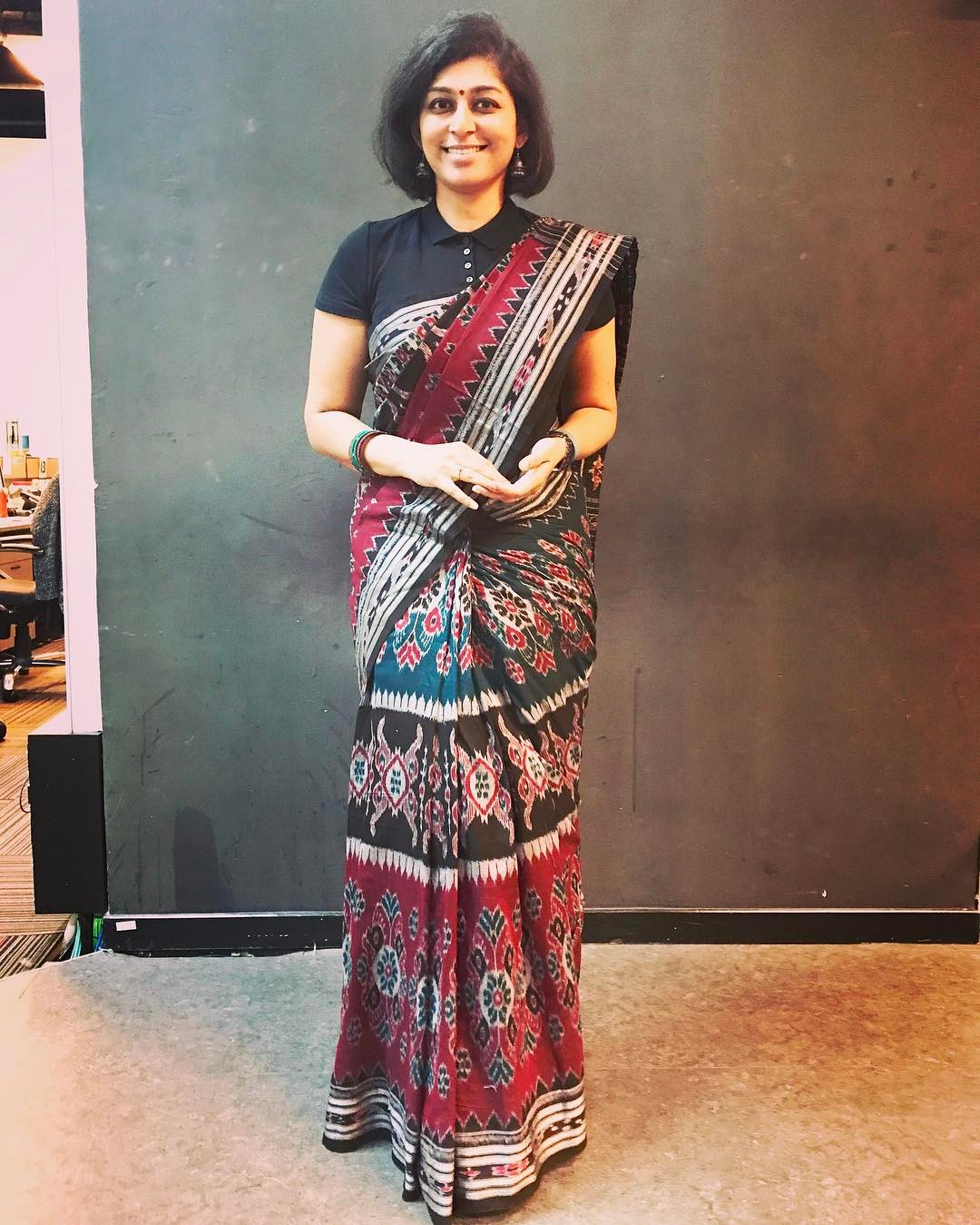 Instagram/SareesAndStories Just a few minutes, and she's done!